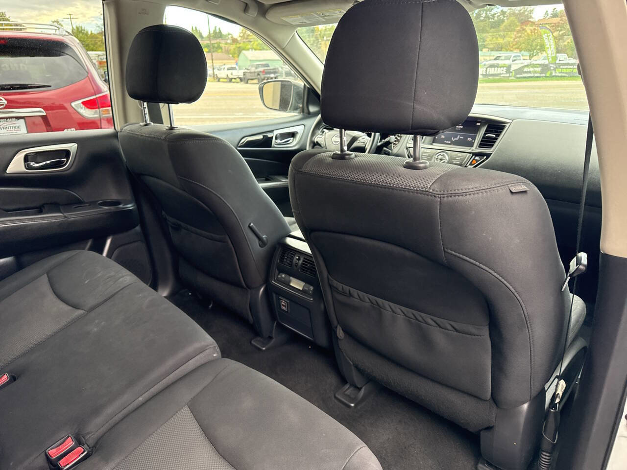 Used 2018 Nissan Pathfinder S image 22