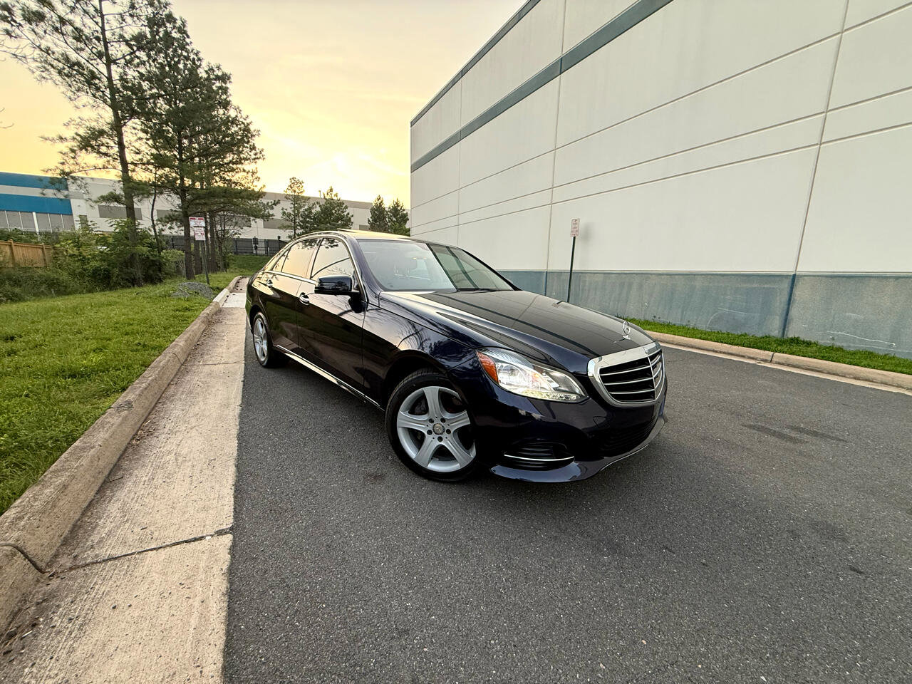 Used 2015 Mercedes-Benz E 350 4MATIC Sedan image 5