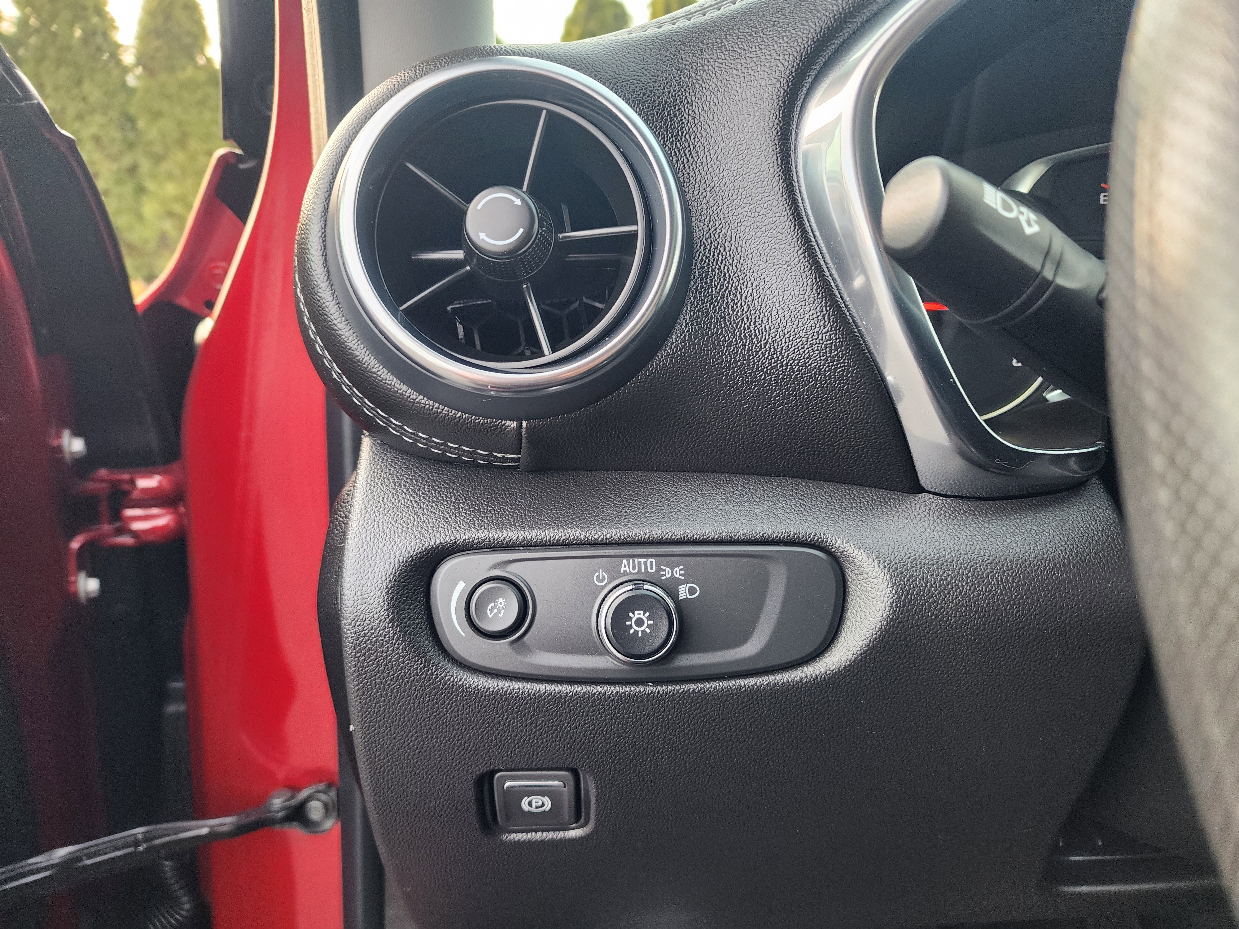 Used 2025 Chevrolet Blazer LT image 25