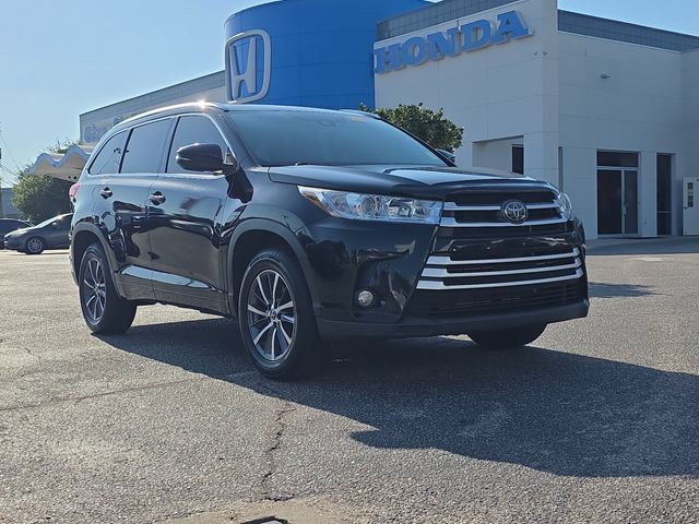 Used 2018 Toyota Highlander FWD V6 image 2