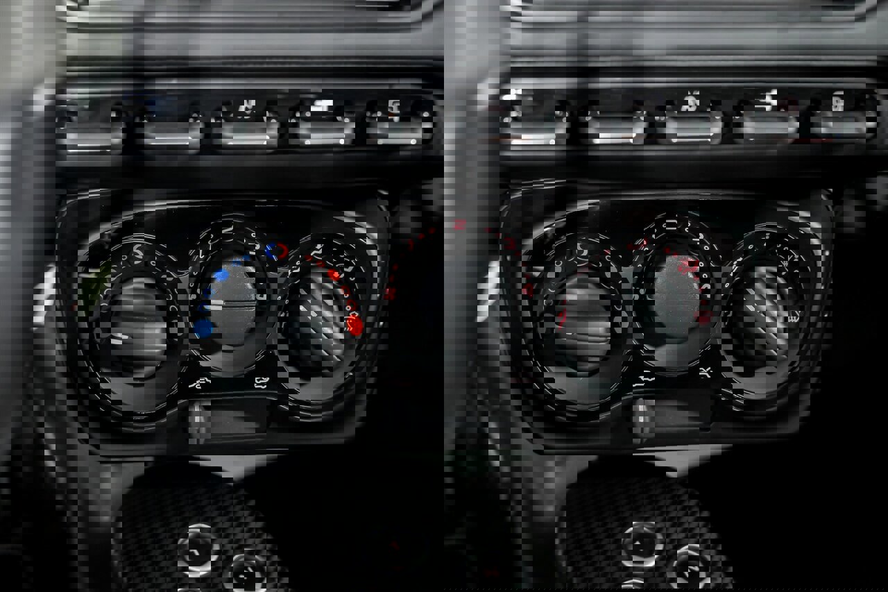 Used 2020 Alfa Romeo 4C Spider image 34