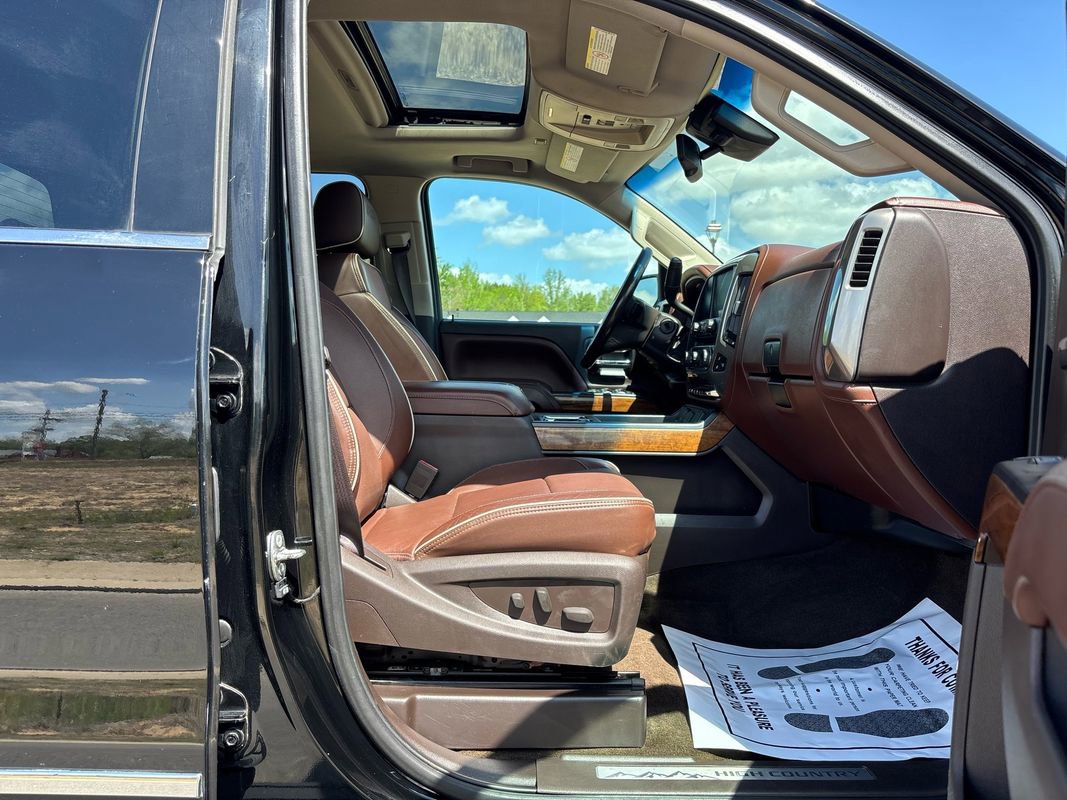 Used 2015 Chevrolet Silverado 2500 High Country w/ Duramax Plus Package image 32