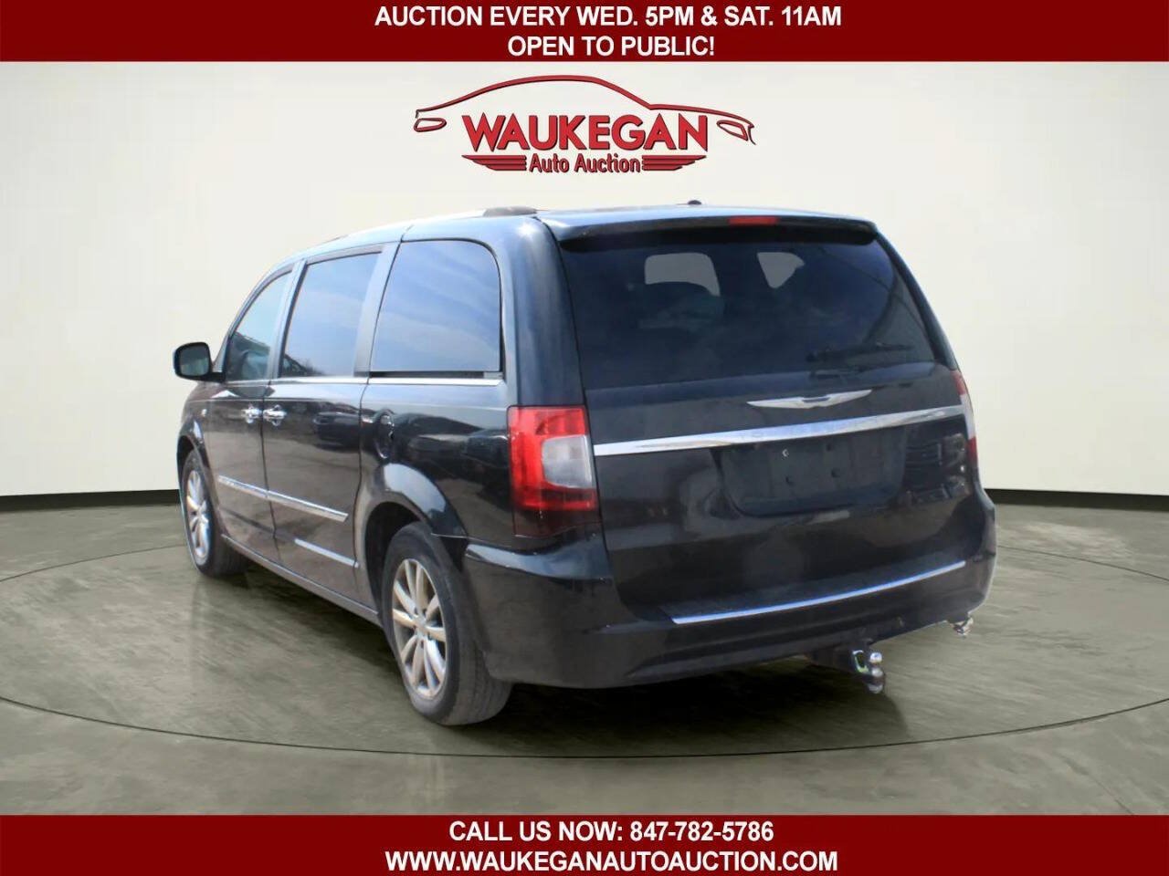 Used 2014 Chrysler Town & Country Touring-L FWD image 4