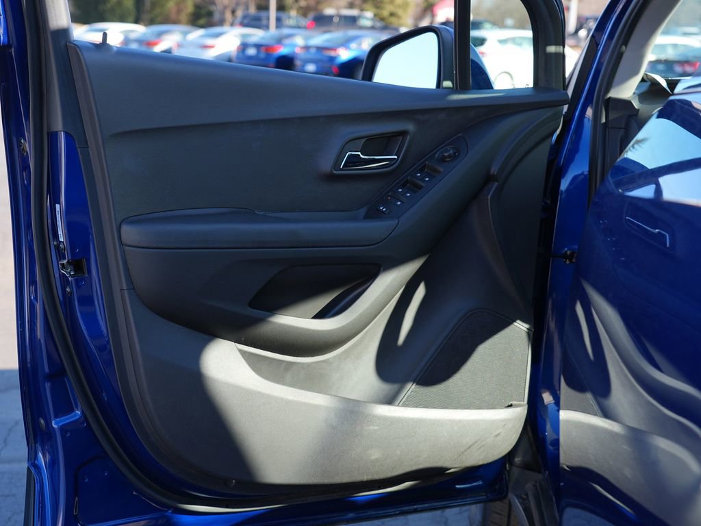 Used 2017 Chevrolet Trax LT image 14