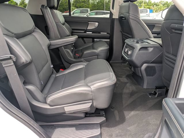 Used 2025 Ford Expedition Platinum AWD/4WD image 28