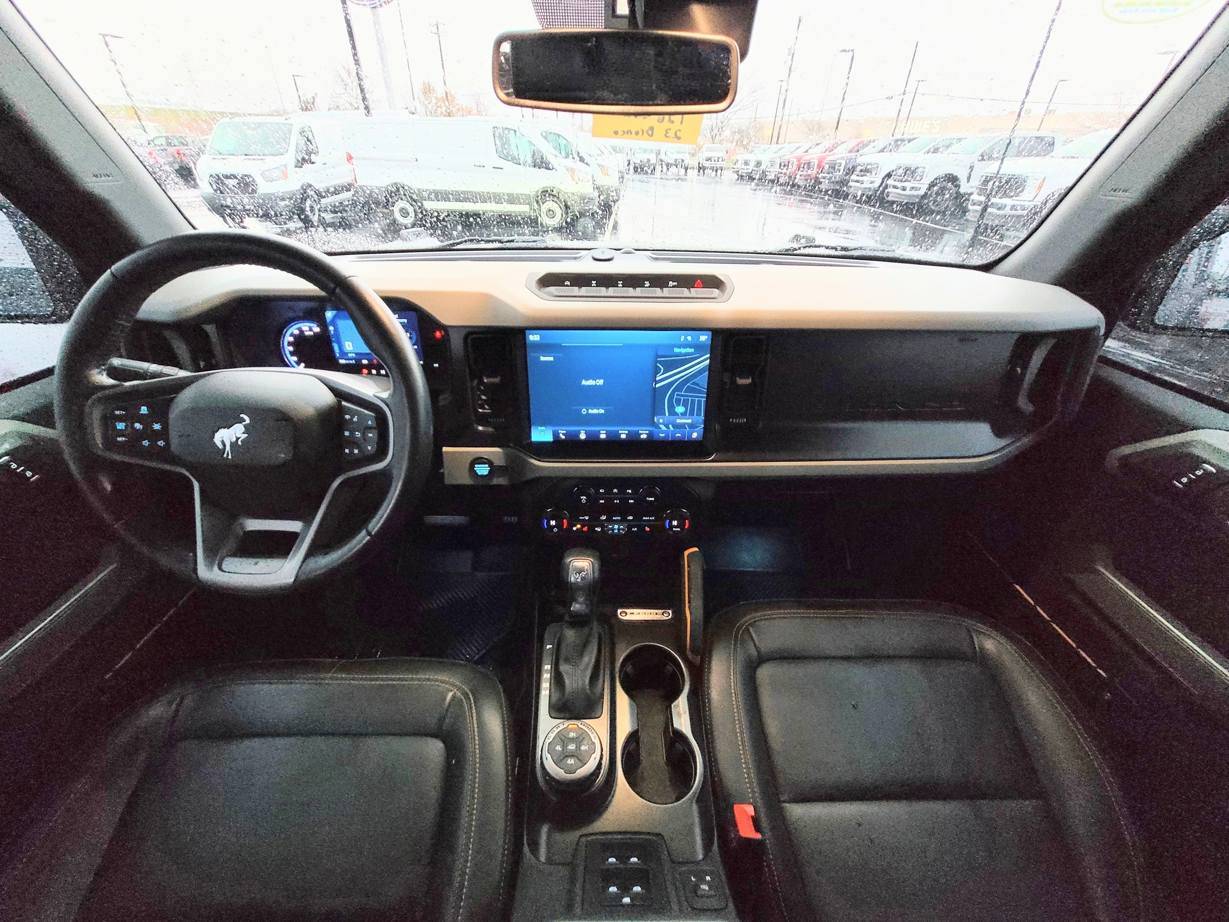 Used 2023 Ford Bronco Badlands image 15