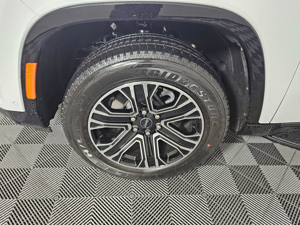 New 2026 Jeep Grand Wagoneer L 4WD w/ HD Trailer Tow Package image 10