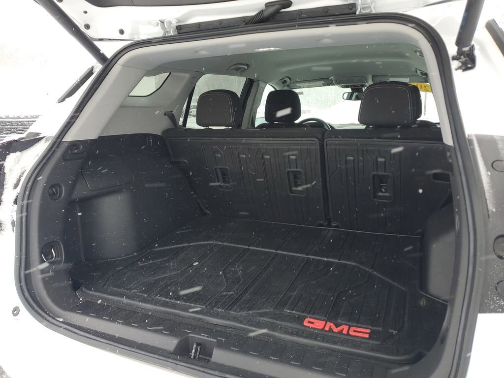 Used 2022 GMC Terrain SLE w/ Driver Convenience Package image 6