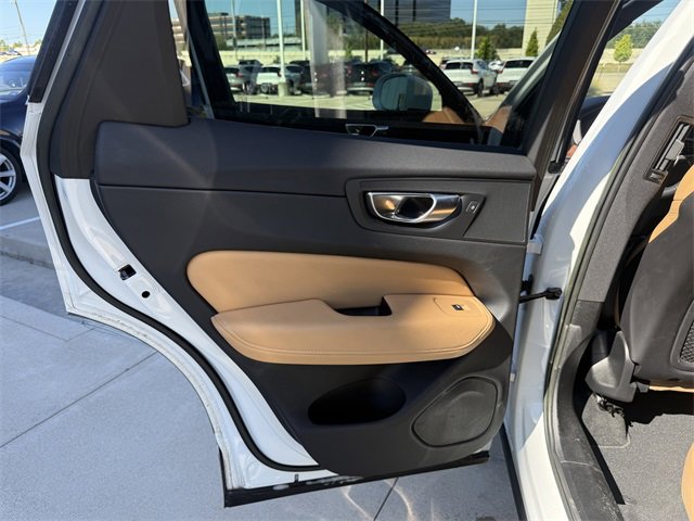 Certified 2023 Volvo XC60 B5 Ultimate image 17