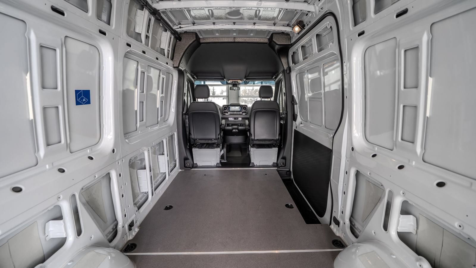 Used 2025 Mercedes-Benz Sprinter 2500 image 28