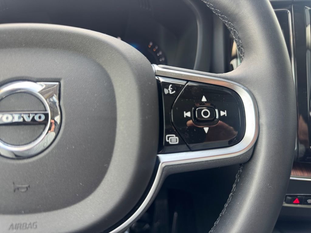 Certified 2023 Volvo XC60 B5 Plus w/ Climate Package AWD/4WD image 16