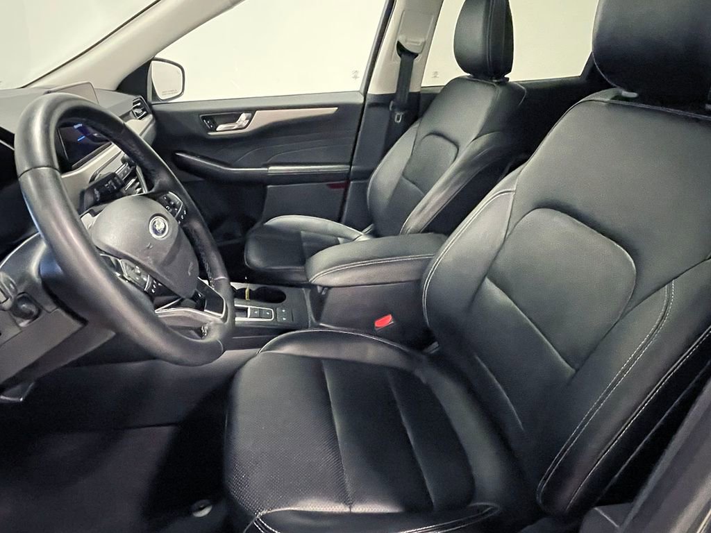 Used 2022 Ford Escape SEL w/ Technology Package AWD/4WD image 3