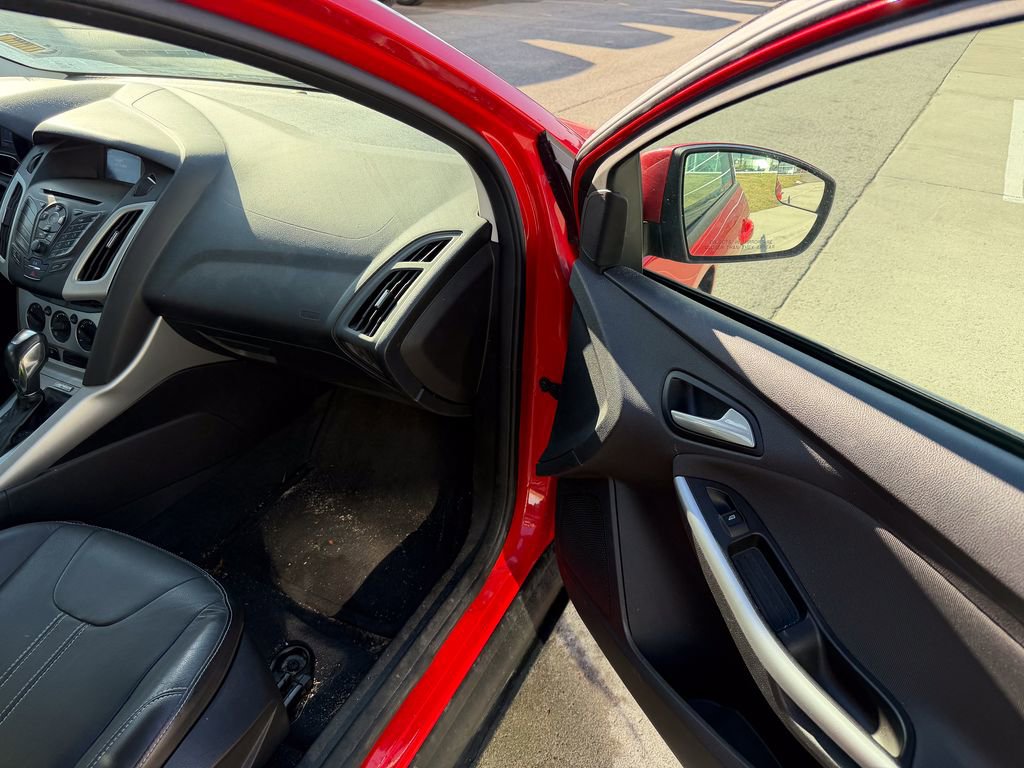 Used 2014 Ford Focus SE w/ Equipment Group 201A image 16
