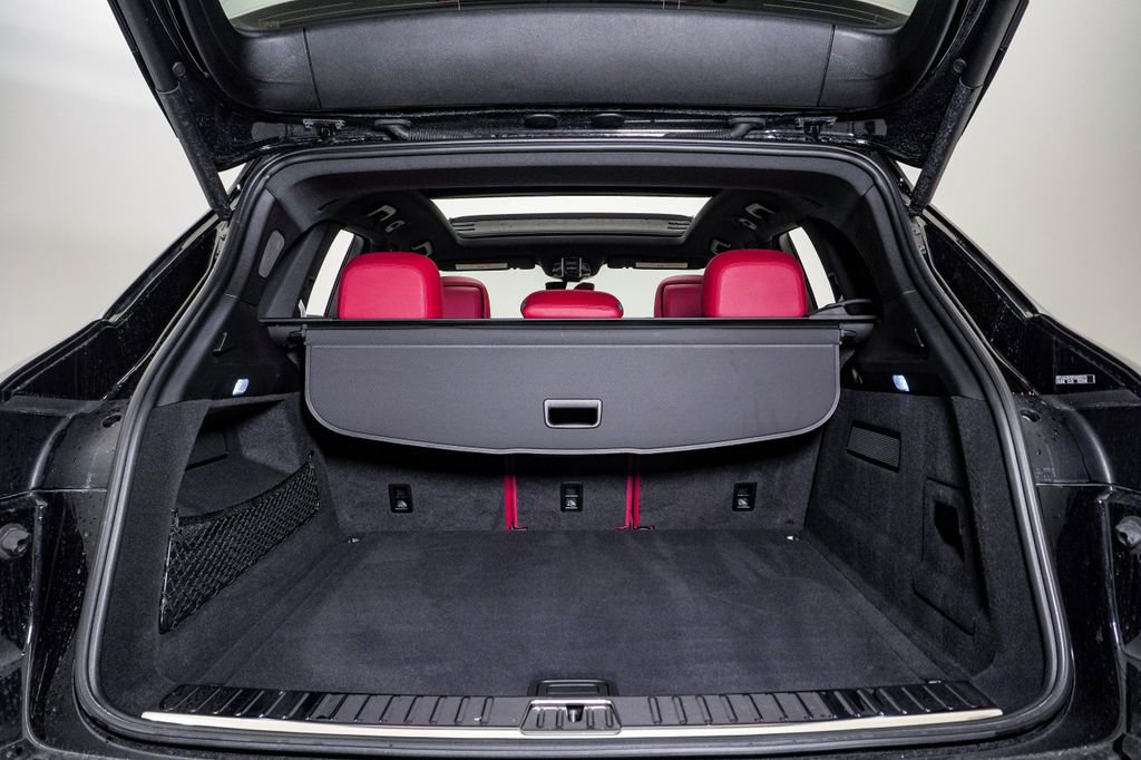 Certified 2023 Porsche Cayenne Platinum Edition image 28
