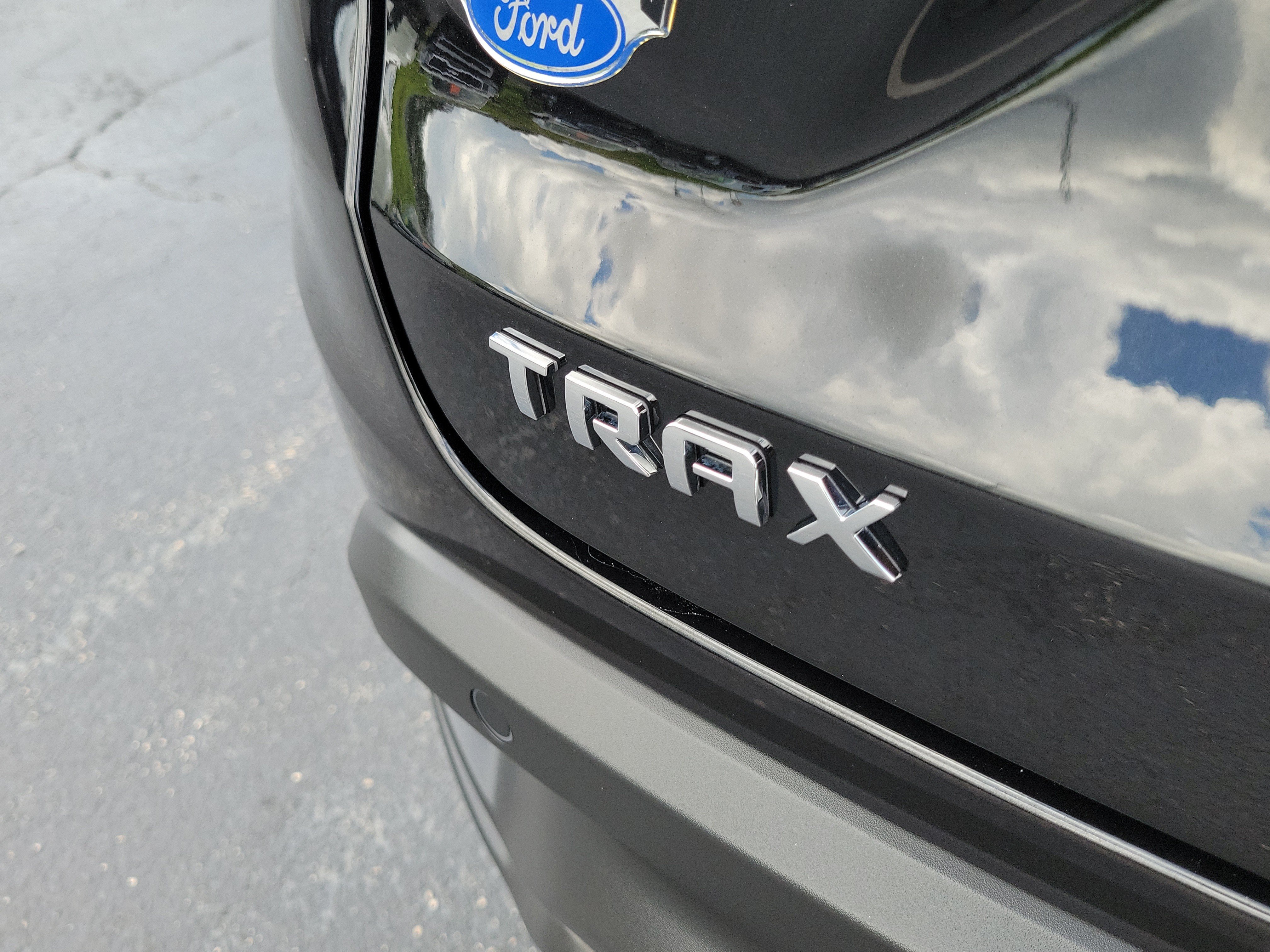 Used 2025 Chevrolet Trax LS w/ LS Convenience Package FWD image 9