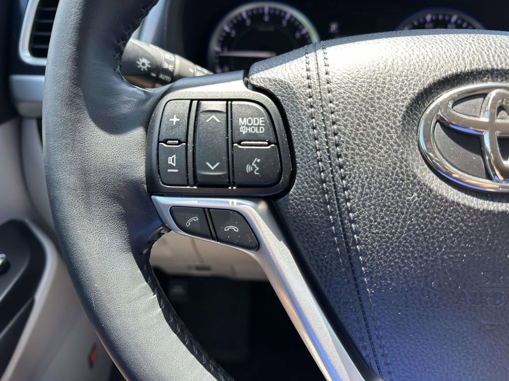 Used 2019 Toyota Highlander Limited AWD/4WD image 13