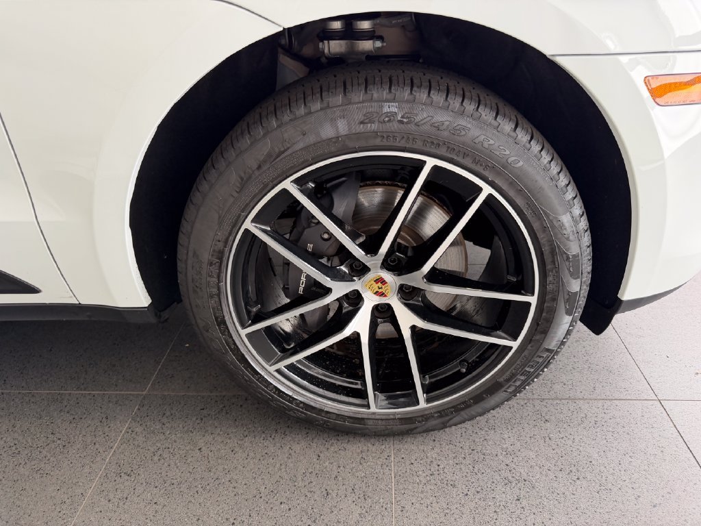 Certified 2026 Porsche Macan AWD/4WD image 13
