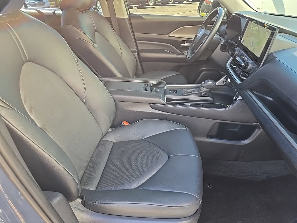Used 2024 Toyota Grand Highlander AWD image 29
