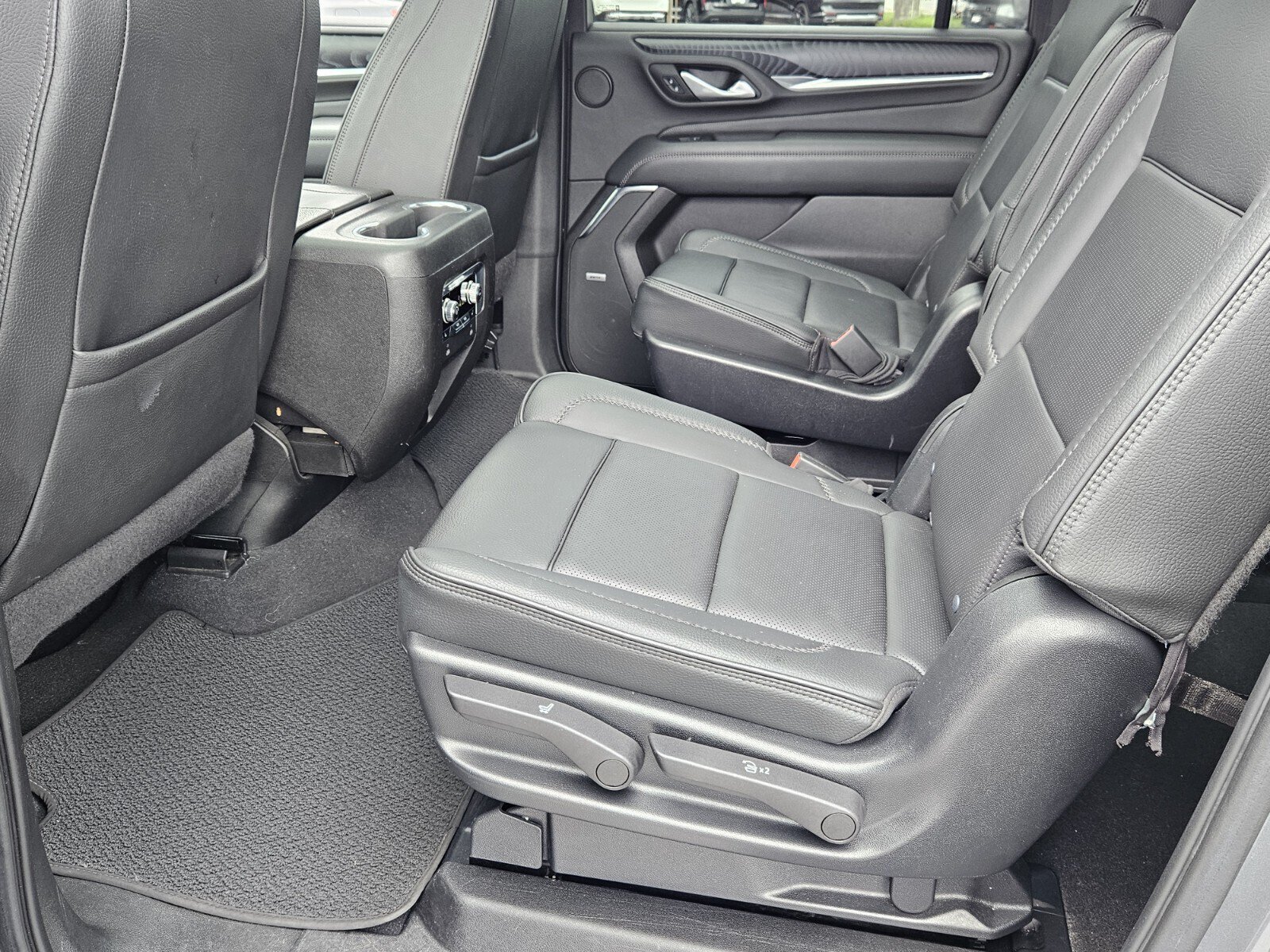 Used 2022 GMC Yukon XL Denali AWD/4WD image 12
