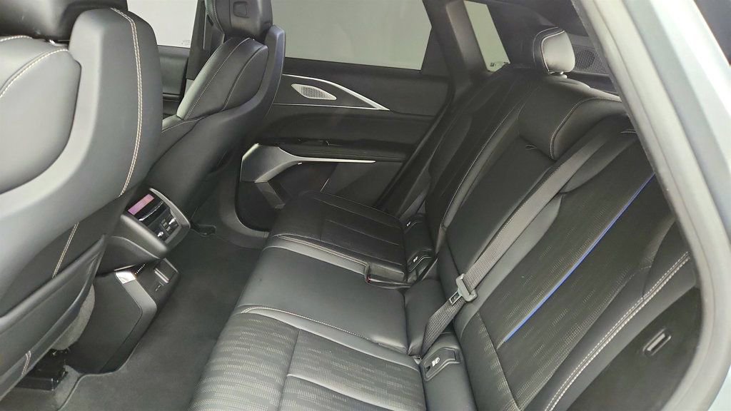 Used 2024 Cadillac Lyriq Luxury image 22