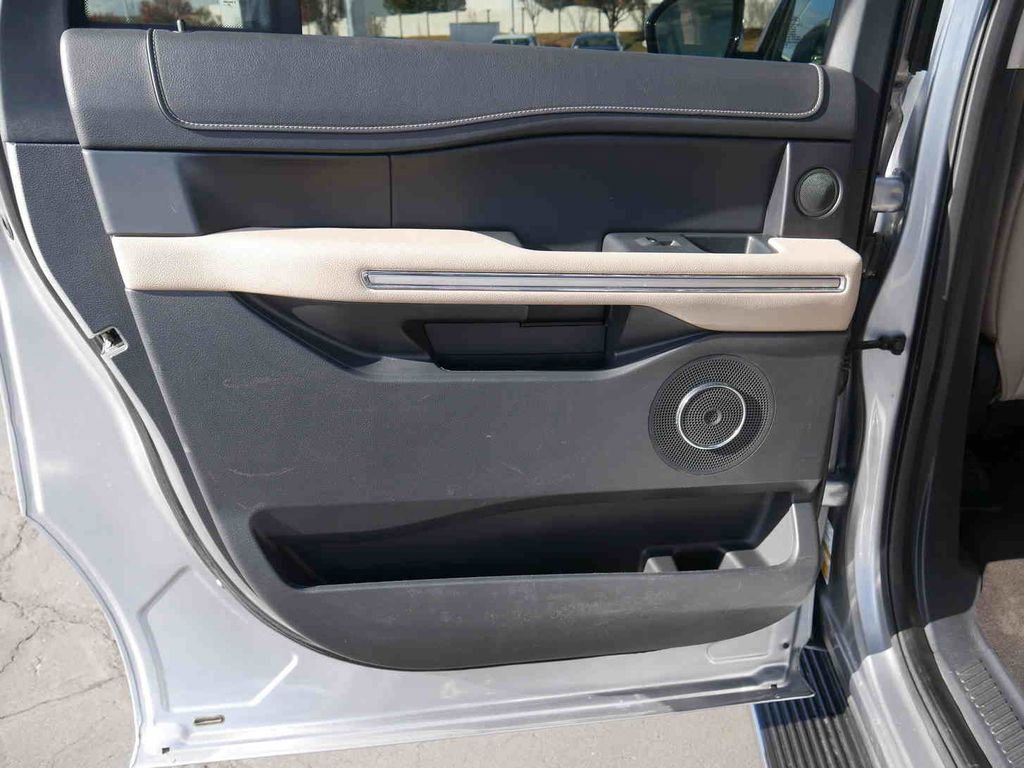 Used 2023 Ford Expedition Max Limited image 14