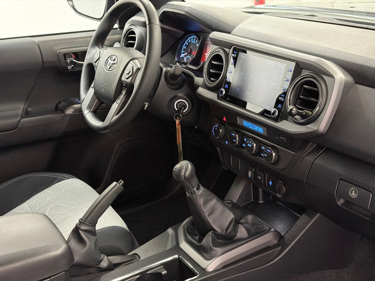 Used 2022 Toyota Tacoma TRD Off-Road image 10