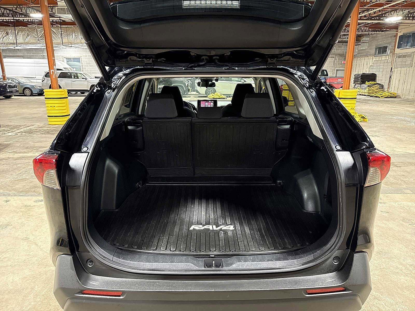 Used 2019 Toyota RAV4 XLE image 11