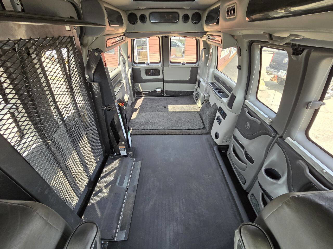 Used 2013 GMC Savana 1500 image 43