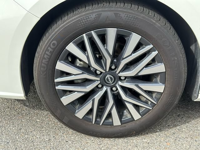 Used 2025 Nissan Altima 2.5 SV FWD image 15