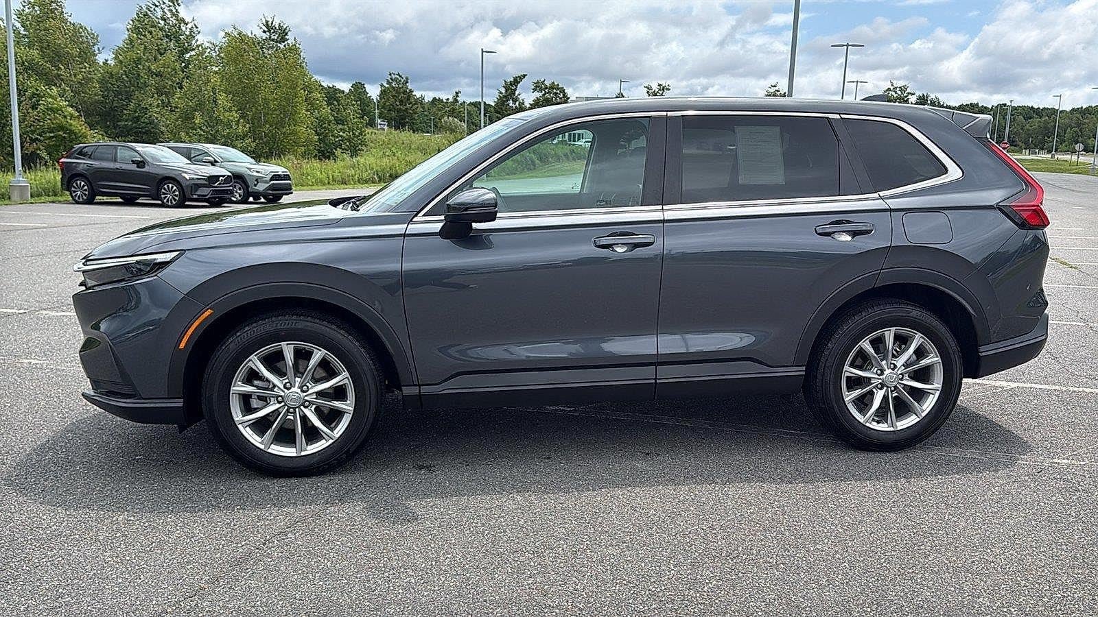 Used 2025 Honda CR-V EX image 11