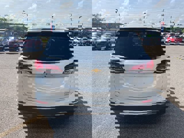 Used 2023 Chevrolet Equinox Premier FWD image 5