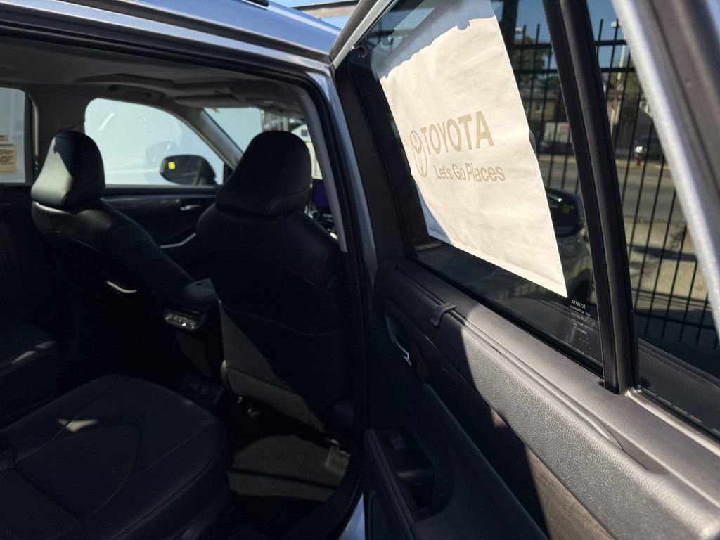 New 2025 Toyota Highlander Limited image 24