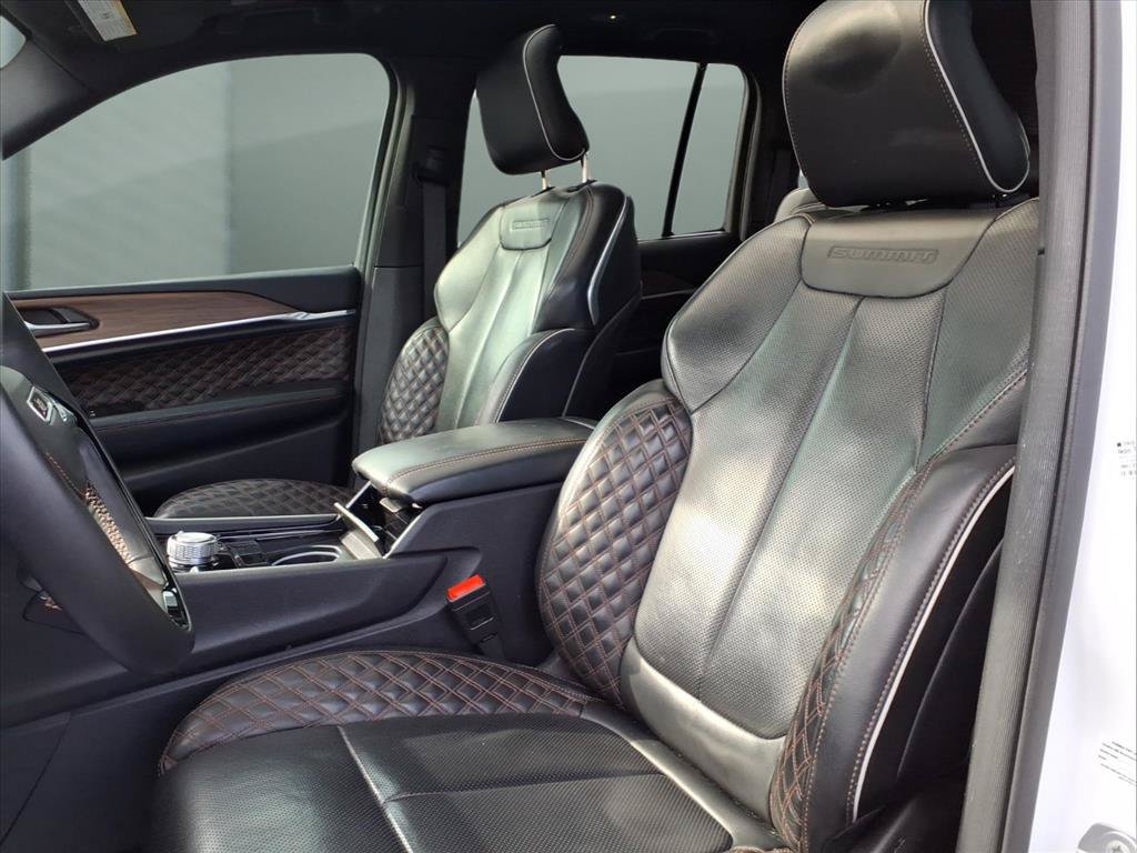 Certified 2022 Jeep Grand Cherokee Summit w/ Luxury Tech Group V AWD/4WD image 16