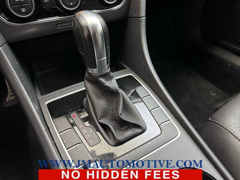 Used 2017 Volkswagen Passat 1.8T R-Line w/ R-Line Lighting Package image 32