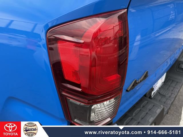 Used 2020 Toyota Tacoma SR5 AWD/4WD image 11