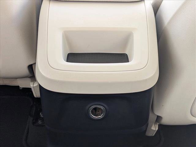 Used 2018 Volvo XC60 T8 Momentum w/ Vision Package image 20