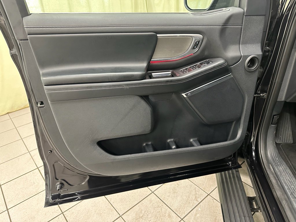 Used 2025 Ford Expedition Platinum image 31