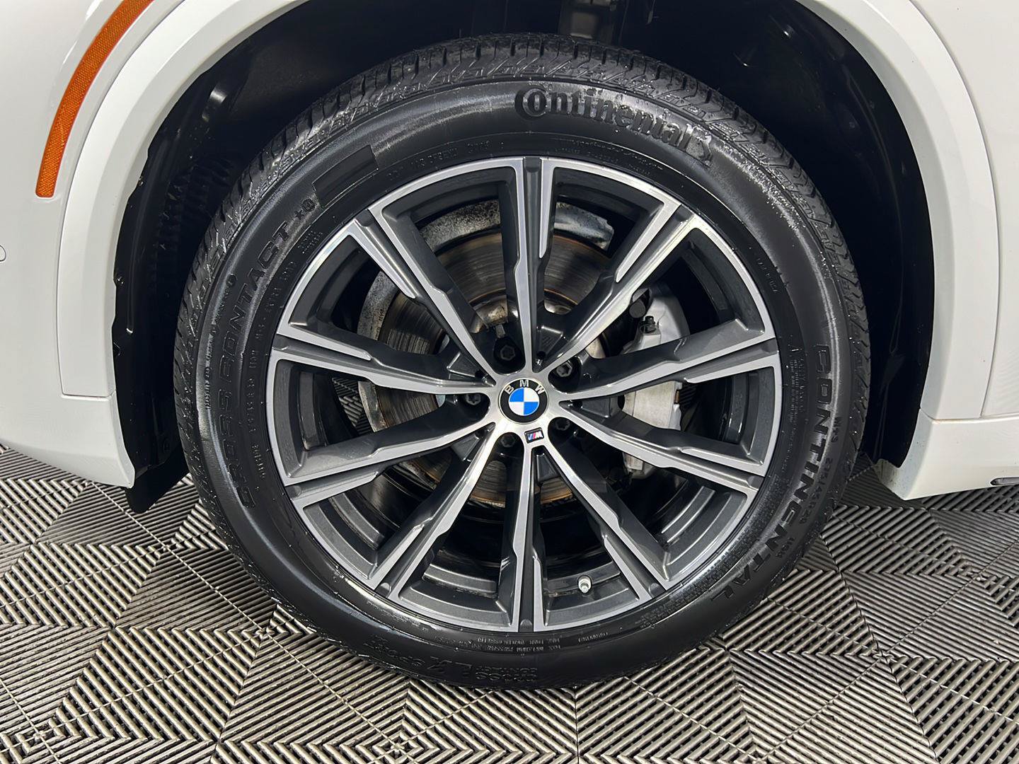 Used 2023 BMW X5 xDrive40i w/ M Sport Package AWD/4WD image 15