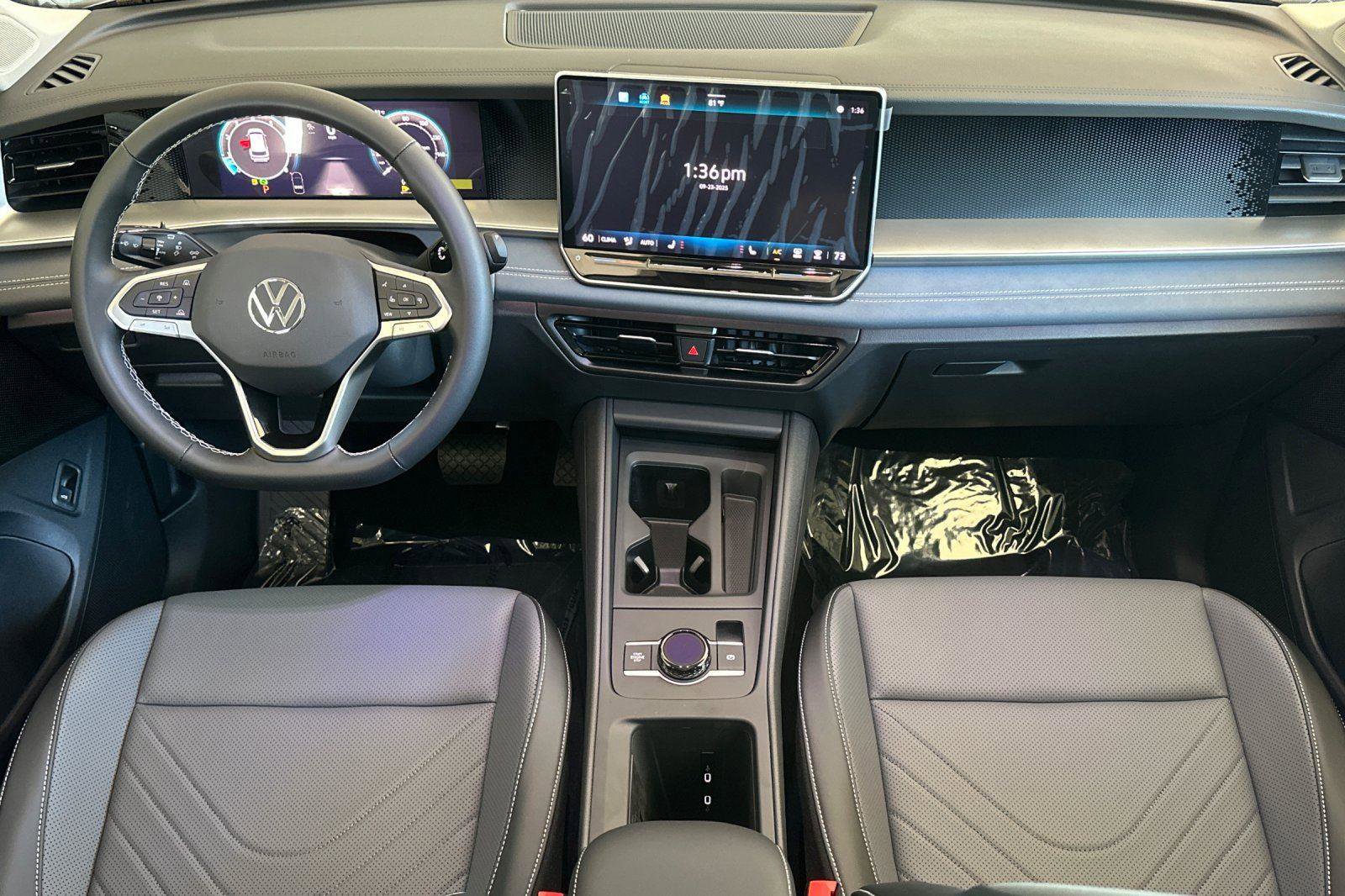 New 2025 Volkswagen Tiguan SE image 12