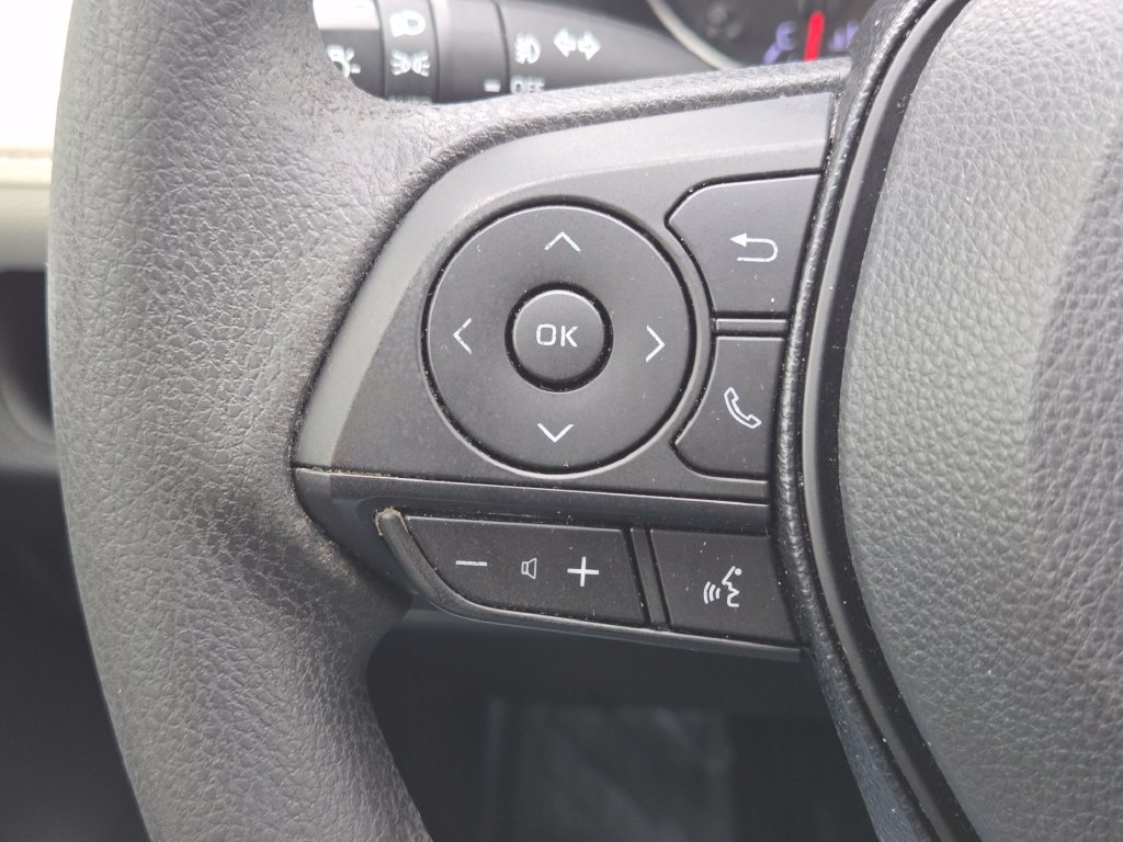 Used 2019 Toyota RAV4 XLE w/ Convenience Package FWD image 17