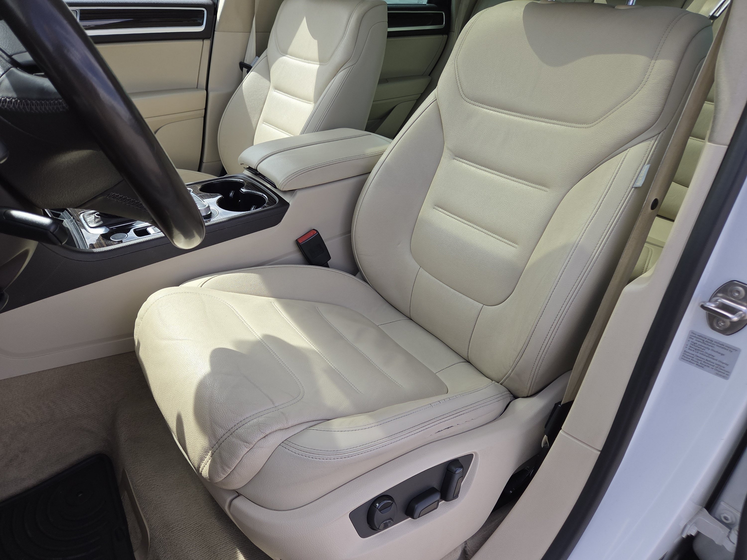 Used 2015 Volkswagen Touareg Executive AWD/4WD image 6