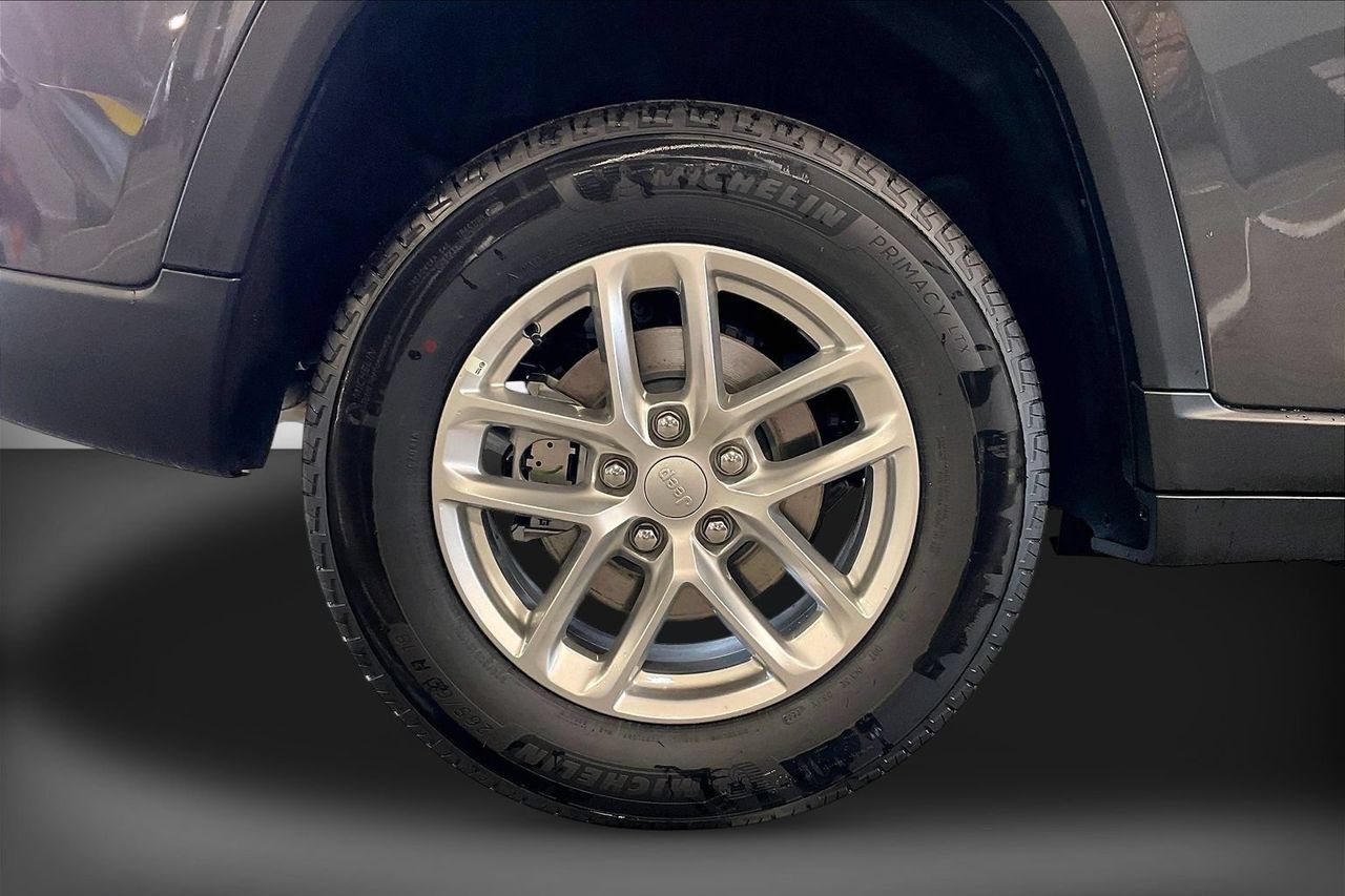 New 2026 Jeep Grand Cherokee Laredo X AWD/4WD image 33