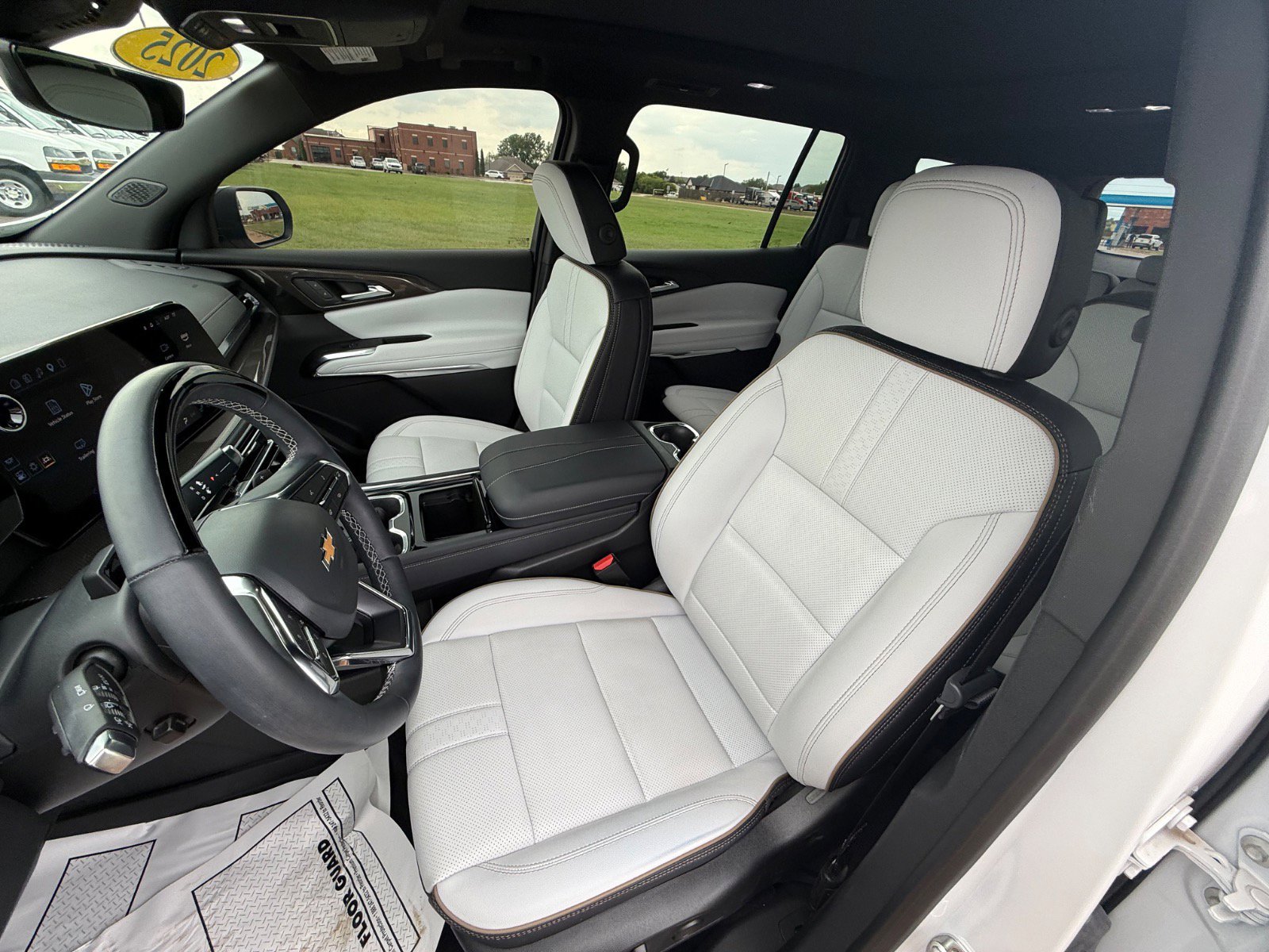 Used 2025 Chevrolet Traverse High Country w/ LPO, Floor Liner Package AWD/4WD image 10