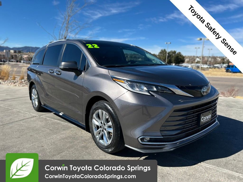 Used 2022 Toyota Sienna Limited image 1