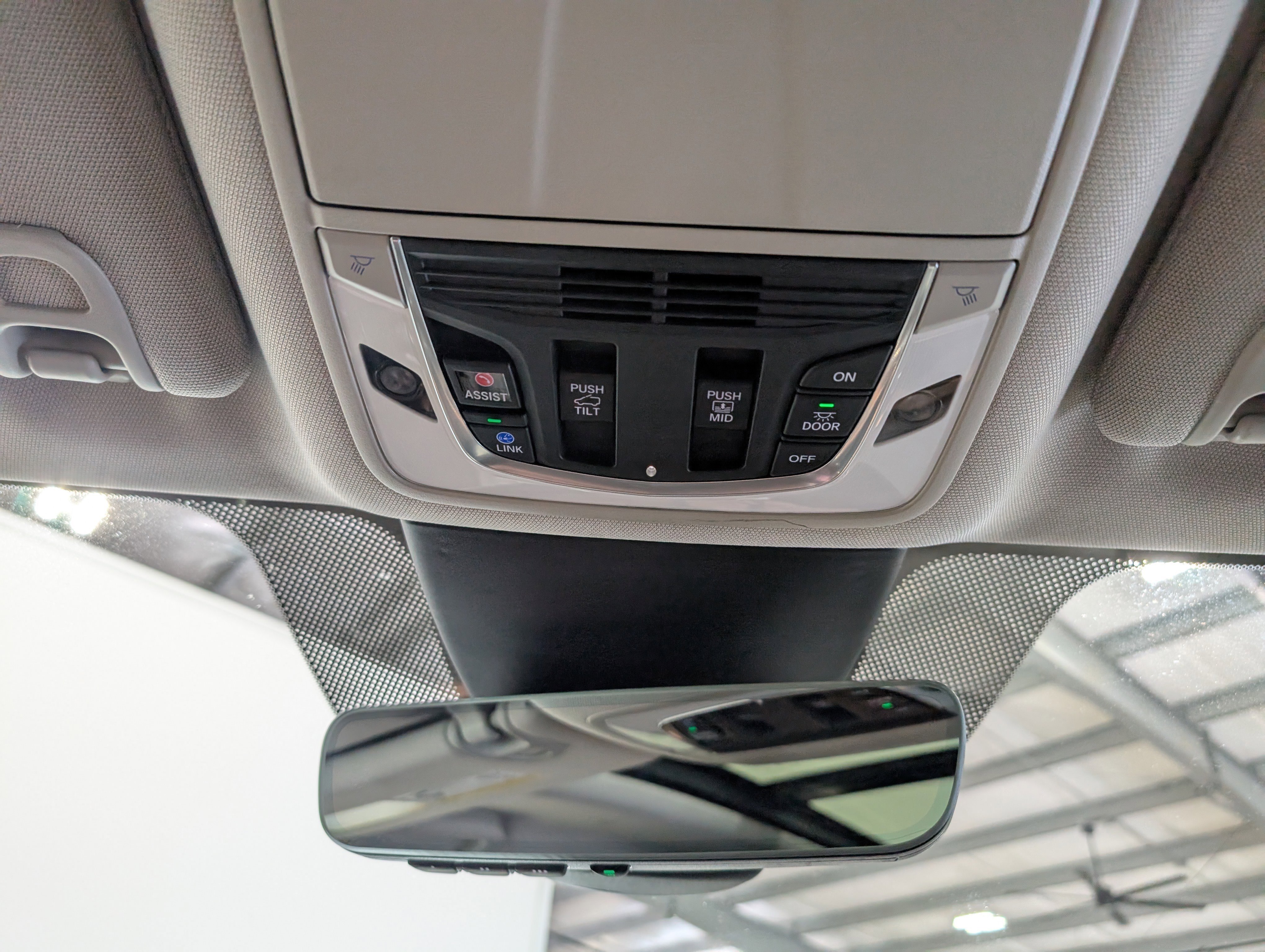 Used 2022 Acura MDX SH-AWD w/ Technology Package image 29