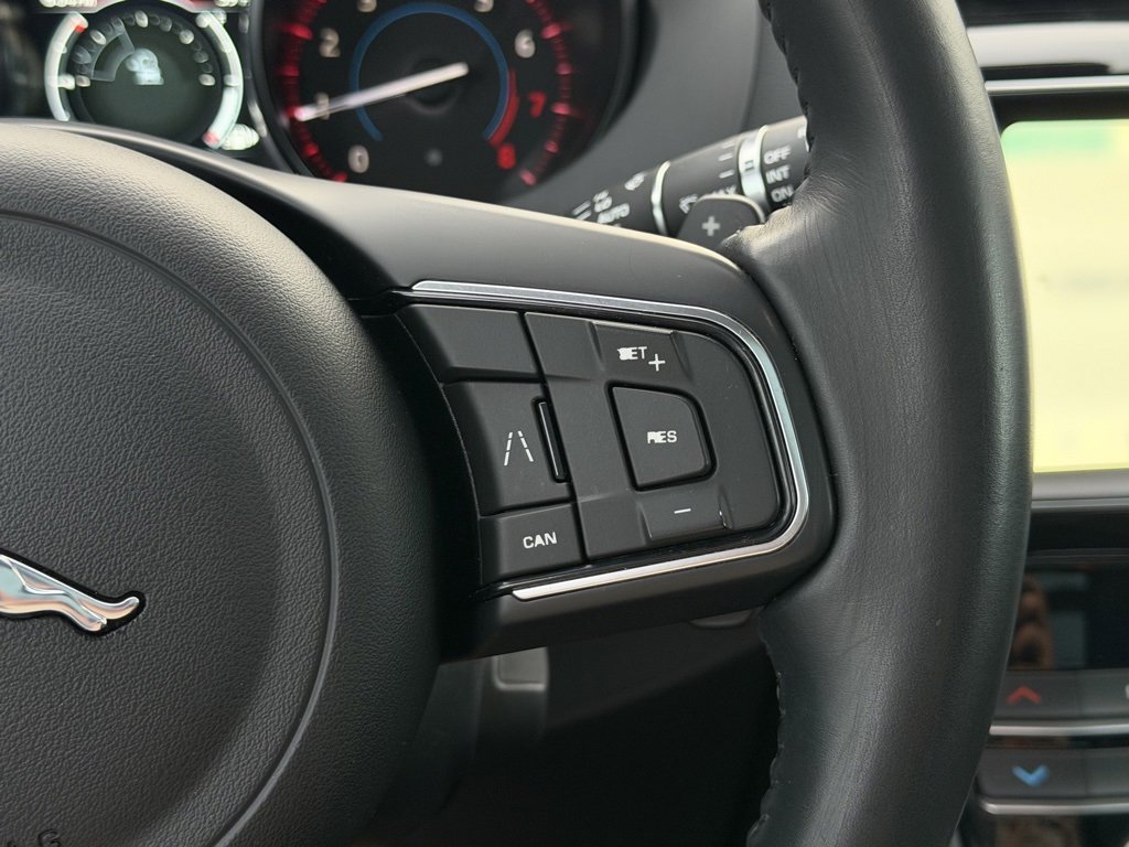 Used 2020 Jaguar F-PACE Premium image 18