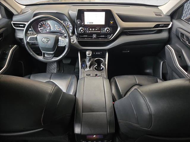Used 2024 Toyota Highlander LE FWD image 15