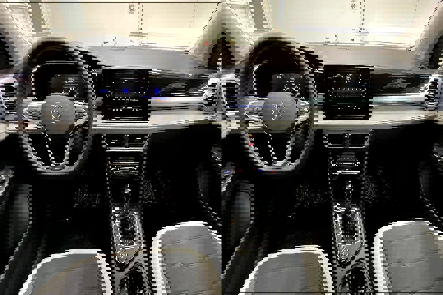 New 2026 Volkswagen Taos SE image 7