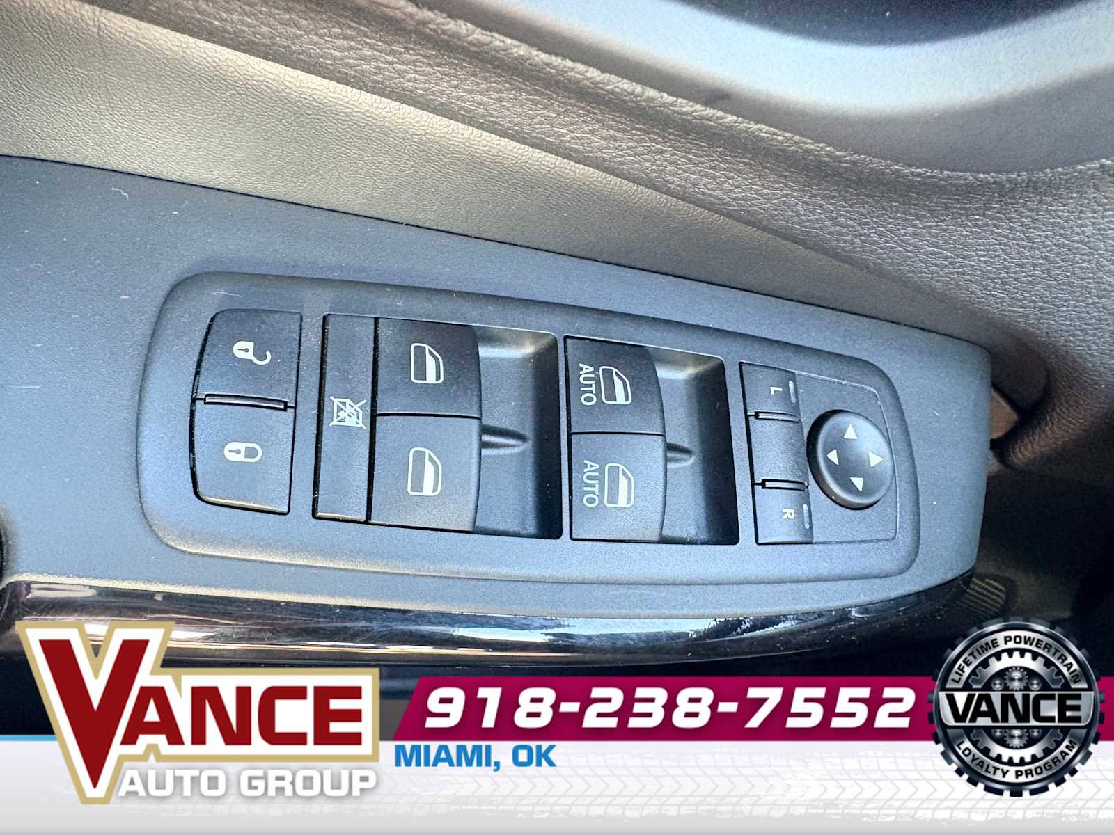 Used 2019 Jeep Cherokee Latitude Plus AWD/4WD image 32