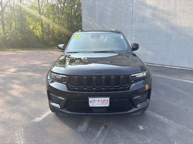 Used 2023 Jeep Grand Cherokee Altitude AWD/4WD image 2